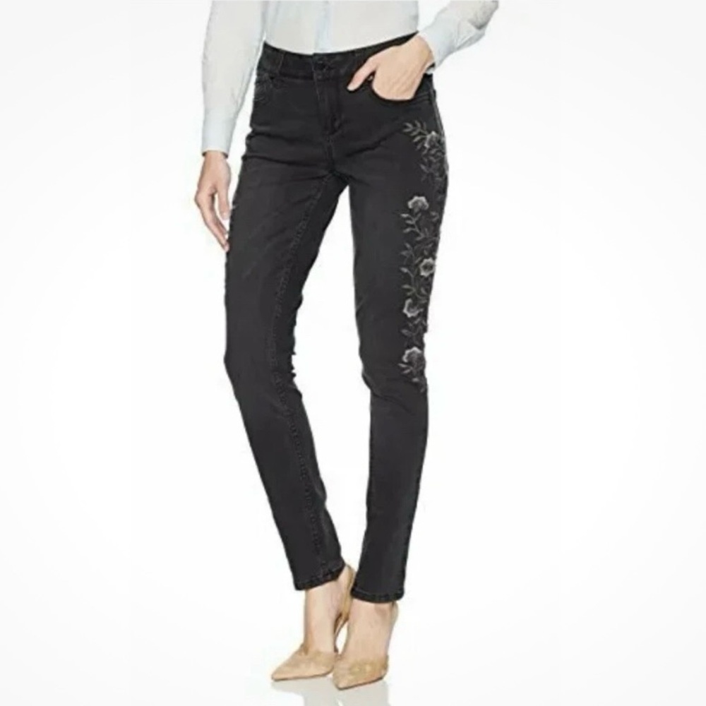 NWT‎ Seven7 Women’s Skinny Jeans Floral Embroidered Black Size 8